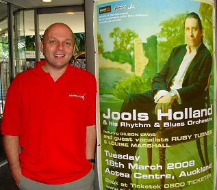 Photo : {Click to enlarge}