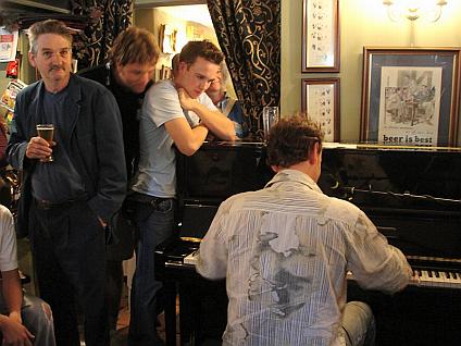 * Central Picture Area *