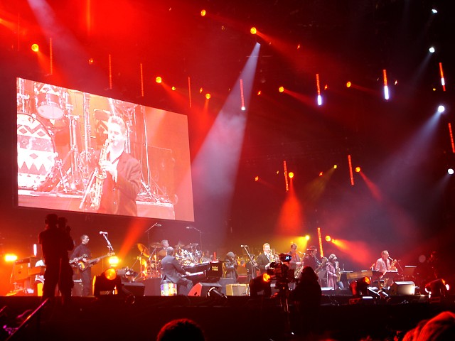 Derek Nash : On stage with Jools Holland and his Rhythm & Blues Orchestra - Cardiff, January 2005